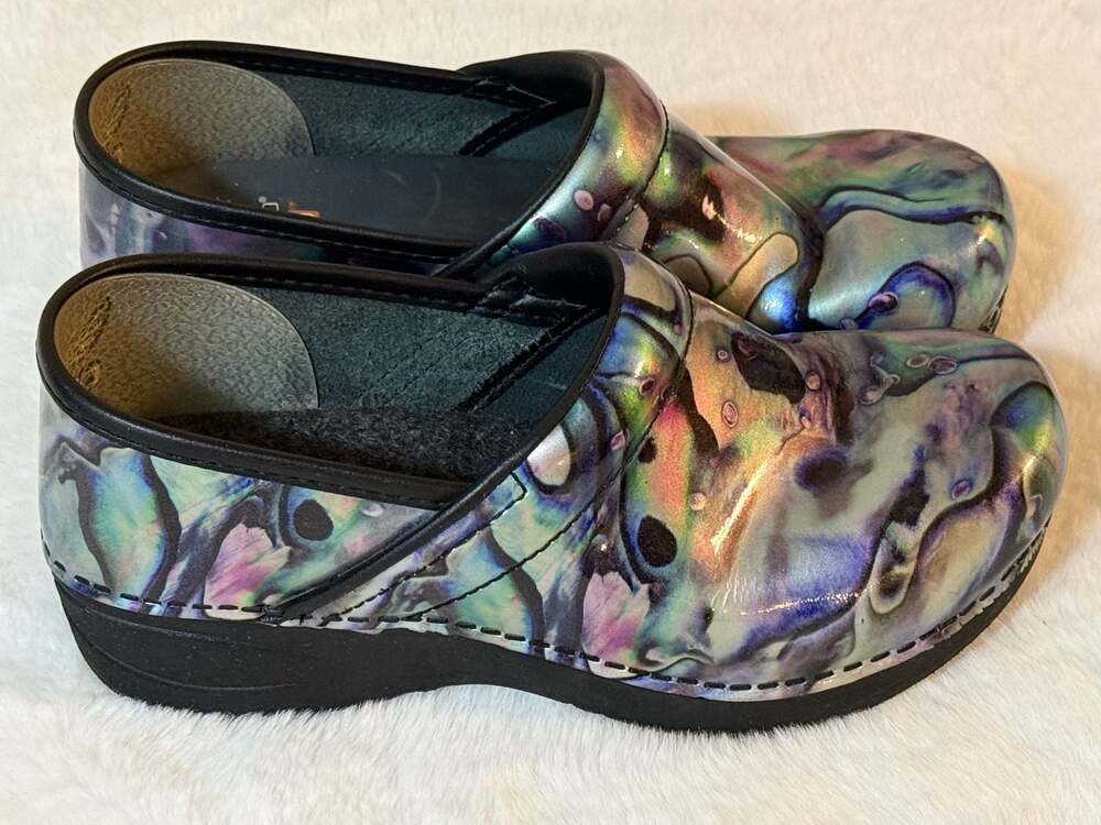 Dansko XP 2.0 Women's Clogs in Color Wash Patent Leather size 6